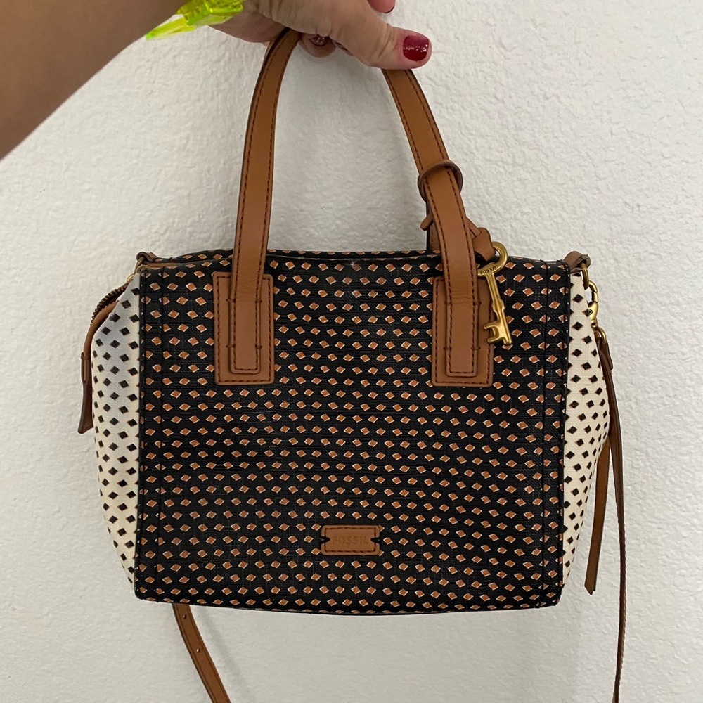 Fossil crossbody bag, haven’t used since 2017. It’s been sitting in my closet.